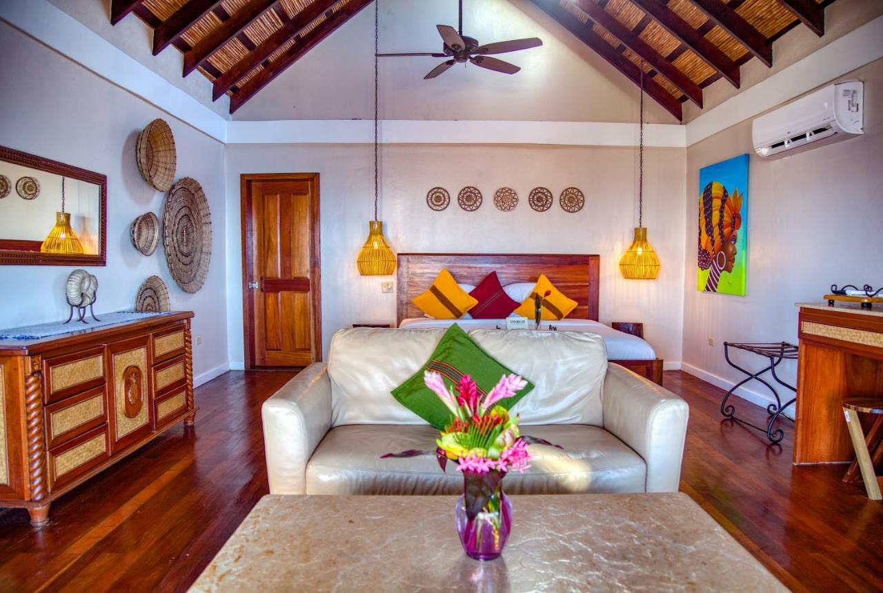 Quarto com Cama King-size e Vista do Mar